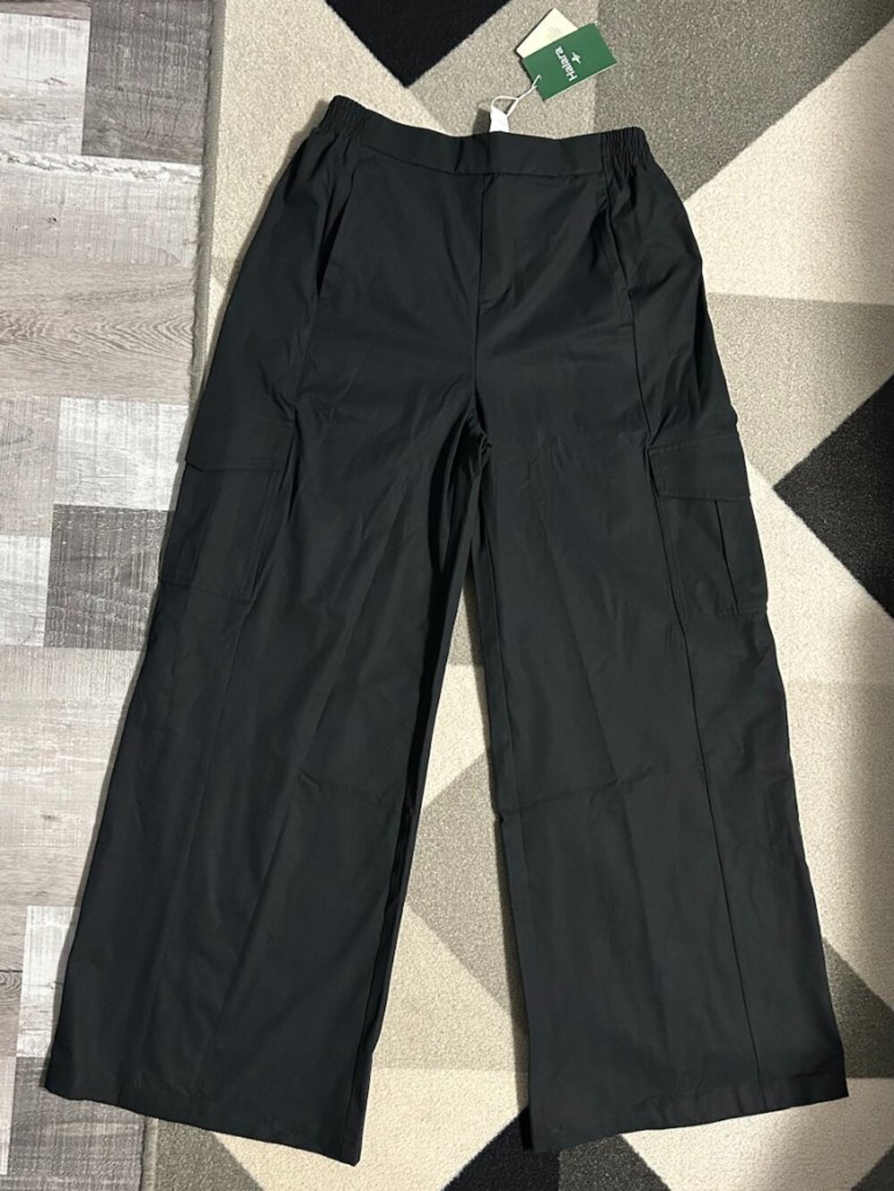 NWT HALARA Black Wide Leg Pull-on Cargo Athleisure/Athletic Pants Women's Size S